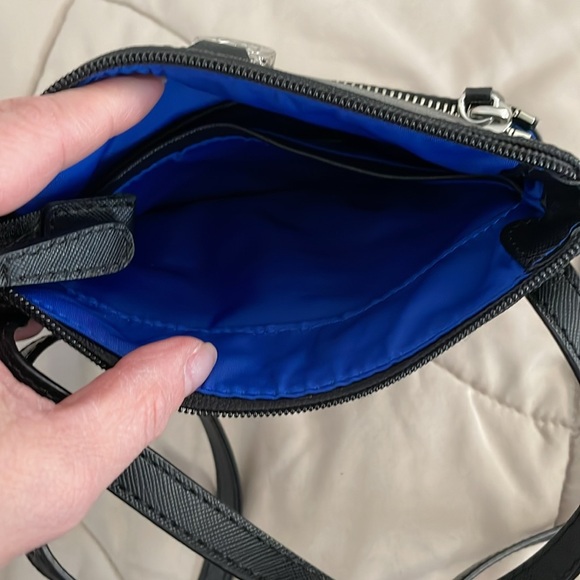 Michael Kors
Gray/black/blue Nylon Crossbody w/ 2 pockets with Strap 7.5"x8" - Picture 4 of 6